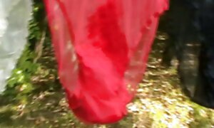 侵入者を捕まえ、吸うことを余儀なくされた 長身 女 セックス 動画