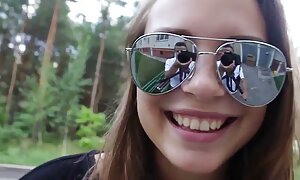 二人の男は若い男を台無しにする 熟年 女性 セックス 動画