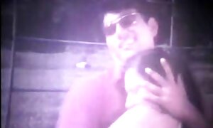 スリムティーンは隣人のメンバーのために彼女の足を広げる 女性 用 セックス 動画