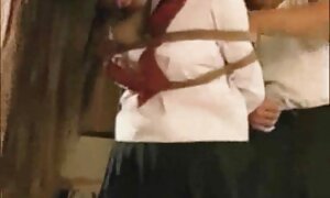 友人にダブルblowjobを与えるガールフレンド 若い 女 の セックス 動画