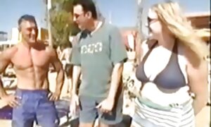 カップルは愛を作ることで時間を明るくする 無料 セックス 女性