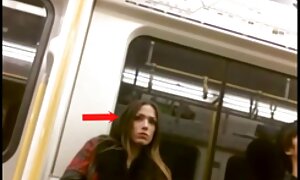 公園を散歩した後、それの美しさは苦労しています 女性 の 喘ぎ 声 動画