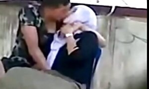 三人組は手頃な価格の金髪が外出することを可能にする 女性 セックス 無料 動画
