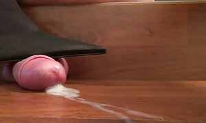 男は美しいの姿でpendolit若い女性として電話に行きました 無料 エッチ 女