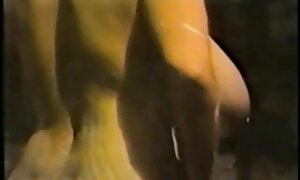 二つのカップルは、屋外で輪姦を手配 豊満 女性 セックス