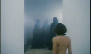 バイブレーターで自分自身を満足させる単純な女性 youtube 女性 無料
