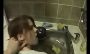 若い女の子の口の中で大きなコック 女性 セックス 無料 動画