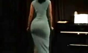 かわいいお尻の男に自分自身を与えて楽しむ エッチ 無料 女